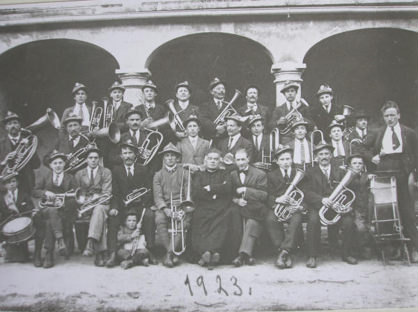 Banda di Baceno in festa con il Parroco